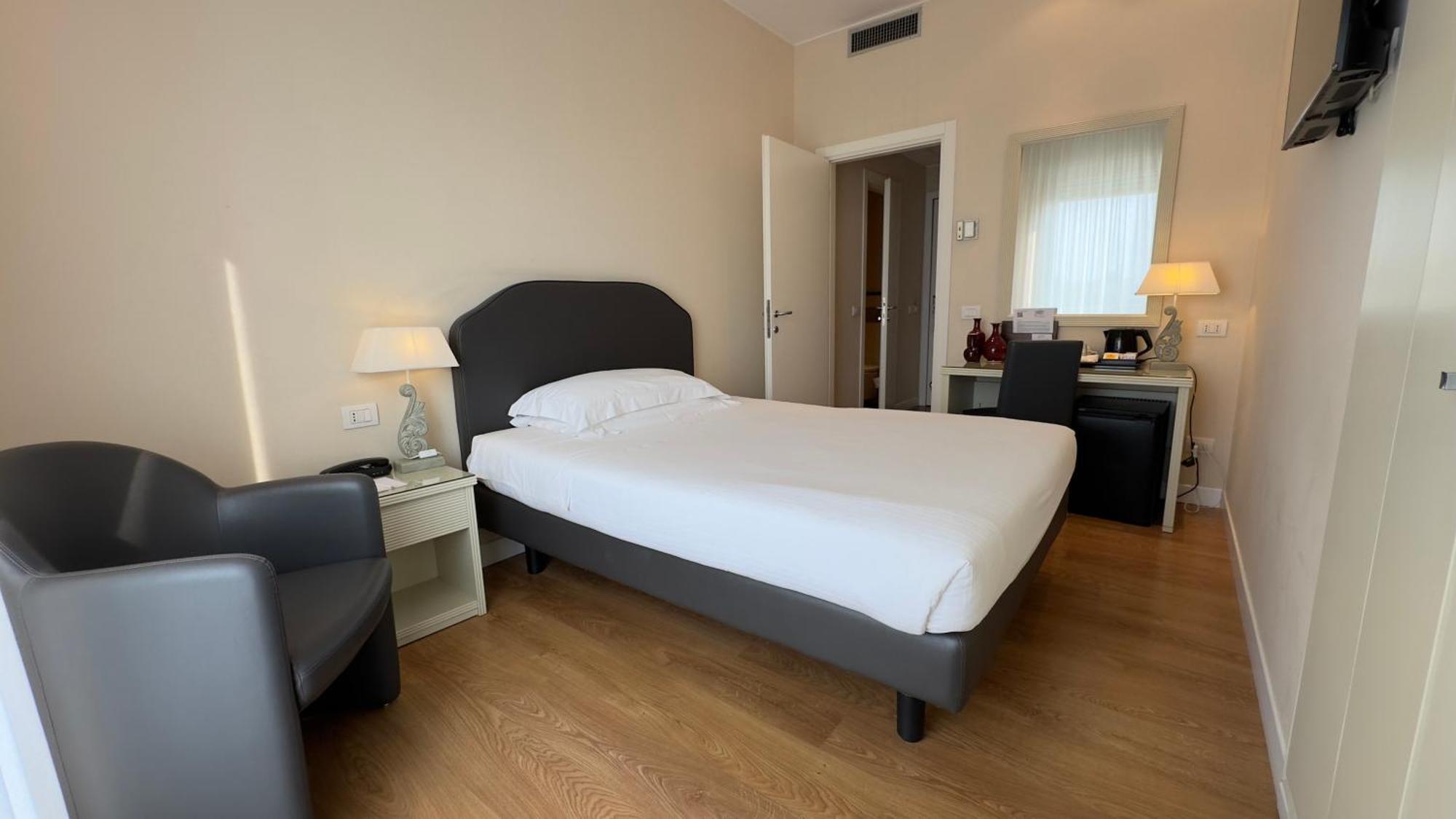 National Hotel Rimini Room photo